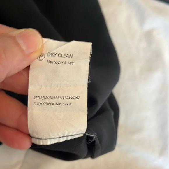 • Vince Silk Shift Dress
• Black
• Sleeveless with Crew Neck. Party office  wear - Picture 11 of 15